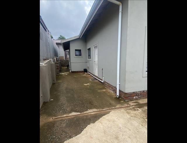 3 BEDROOM FREESTANDING FOR SALE IN WOODLANDS